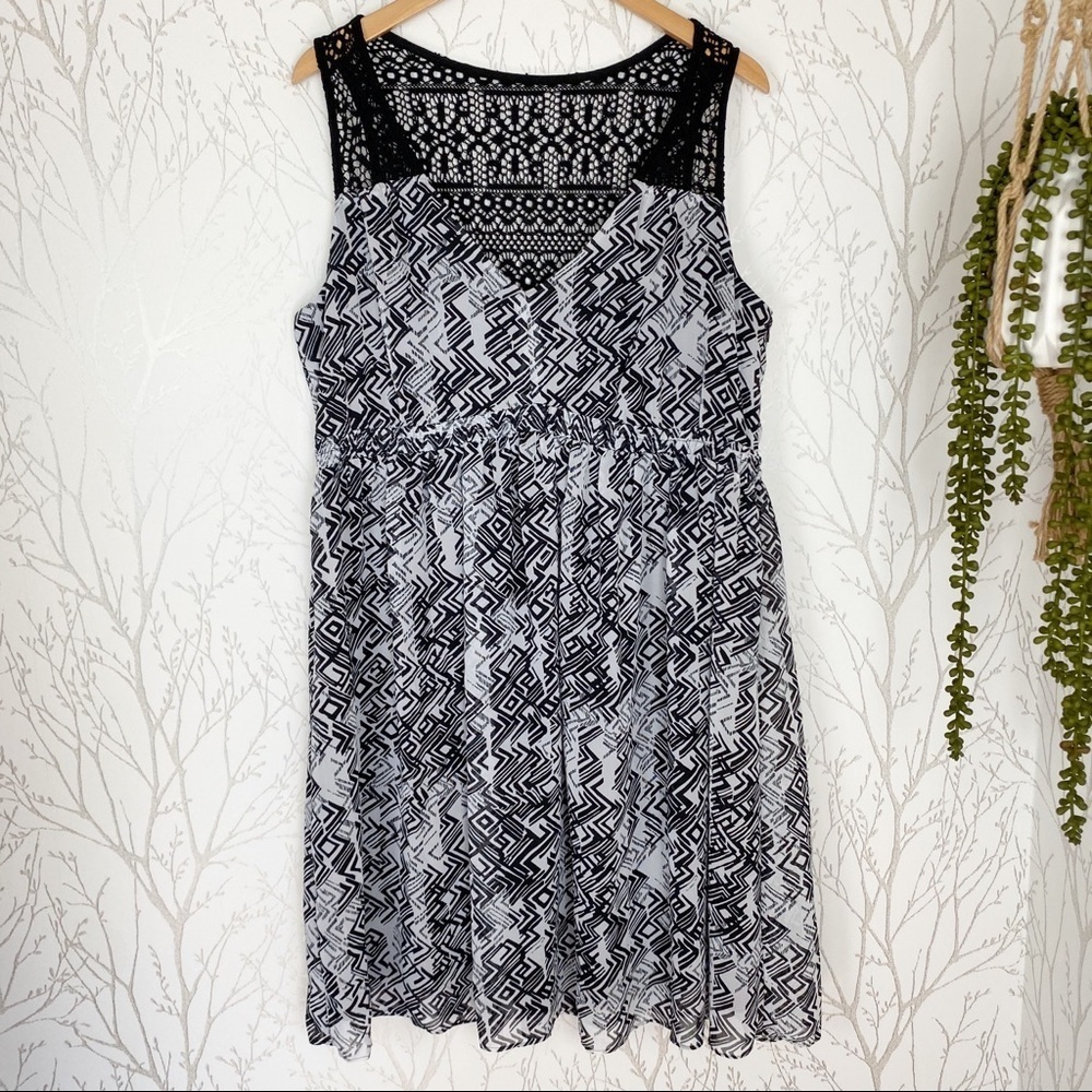 EMMA & MICHELE Black Lace Sleeveless Mini Dress 14